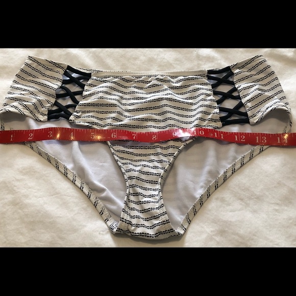 🎉 5/$15 🎉 White/Black Striped Bottoms (S) - Picture 7 of 8